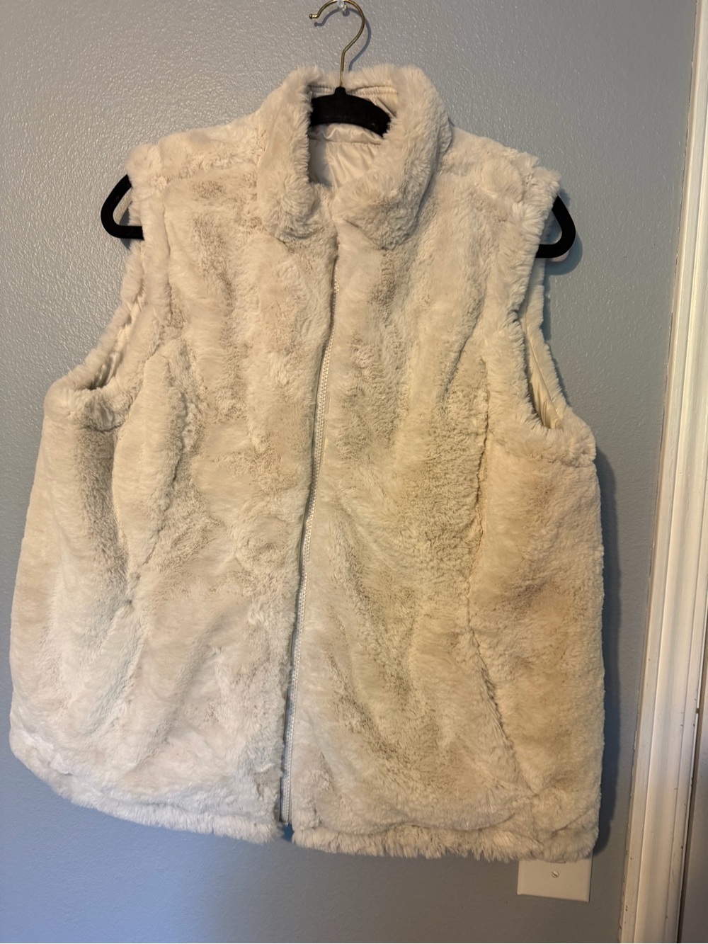 Cozy Cream Faux Fur Teddy Vest with Zip Front